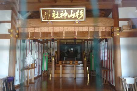 横浜市都筑区・勝田杉山神社の拝殿