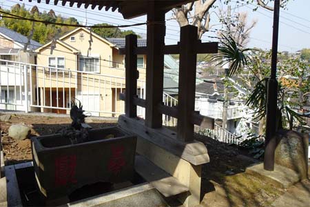 横浜市都筑区・勝田杉山神社の御手水場