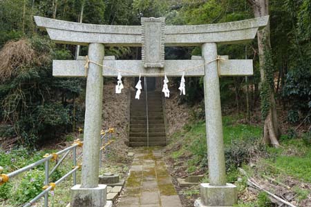横浜市港北区・新吉田杉山神社の裏参道鳥居
