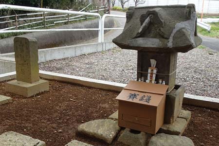 横浜市港北区・稲荷社の石祠