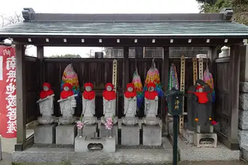 横浜市港北区・光明寺の六地蔵