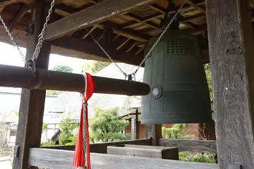 横浜市港北区・西方寺の茅葺鐘撞き堂