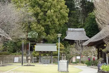 横浜市港北区・西方寺の茅葺堂宇