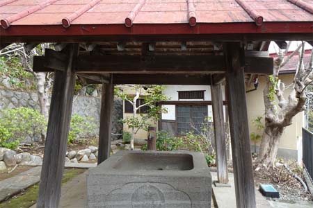 小田原市・大久保神社の御手水場