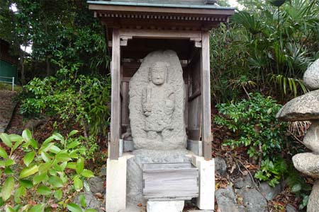 小田原市・居神神社の裏参道に不動明王