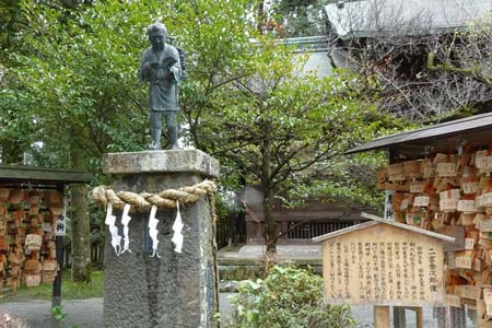小田原市・報徳二宮神社の薪を背負った二宮金次郎像