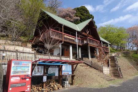 千代田アルプス・三ツ石森林公園もりの小屋