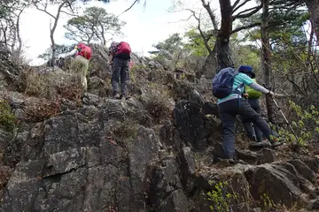 石尊山の岩場