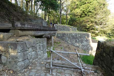 太田市・新田金山城址の馬場下通路