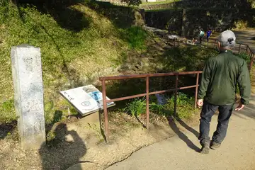 新田金山城址の月の池