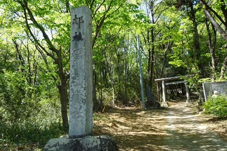 小川町・四津山神社の村社石柱