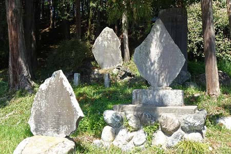 嵐山町・越畑八宮神社の記念碑