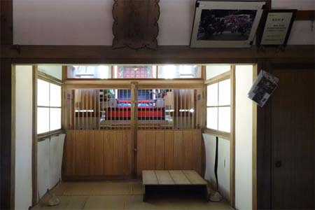 嵐山町・越畑八宮神社の拝殿