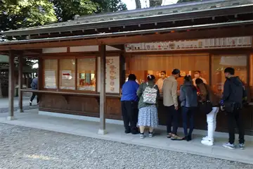 川越市・川越氷川神社の神札授与所