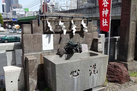 東京都港区・日比谷神社の御手水場に日鯖講