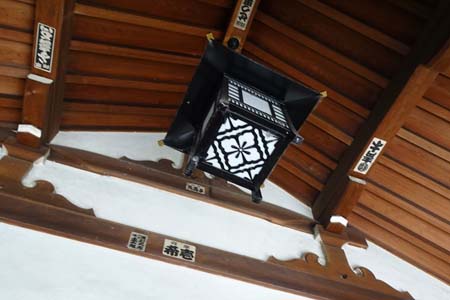 東京都港区・愛宕神社の拝殿の天井