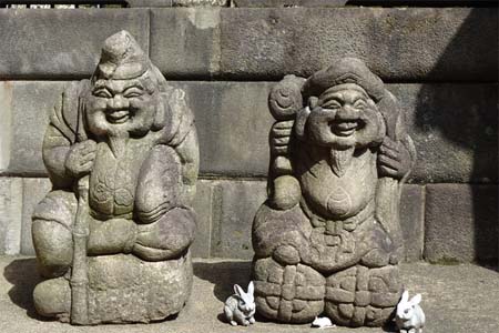 東京都港区・高輪神社の恵比寿と大黒像の石像