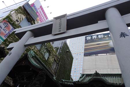 東京都港区・高山稲荷社の石鳥居