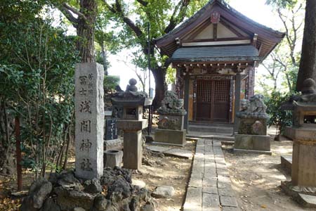 東京都品川区・芳葉岡冨士浅間神社の参道