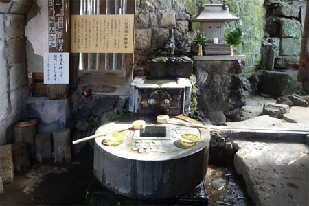 東京都品川区・阿那稲荷神社の一粒萬倍御神水