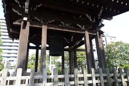 東京都品川区・海晏寺の大きな鐘楼