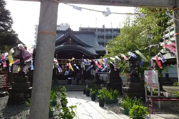 東京都品川区・磐井神社のこいのぼり