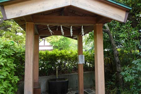 川崎市川崎区・稲毛神社の御手水場