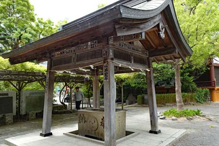 川崎市川崎区・稲毛神社の御手水場