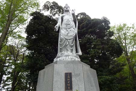 横浜市鶴見区・総持寺の平和救世観音