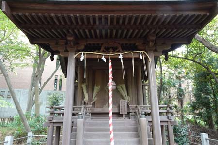 横浜市鶴見区・総持寺の穴熊稲荷鳥居