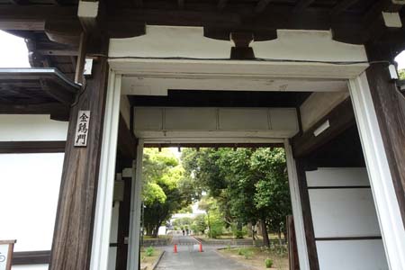 横浜市鶴見区・総持寺の金鶏門
