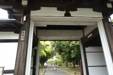 総持寺の金鶏門