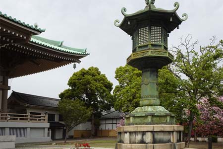 横浜市鶴見区・総持寺の太祖堂灯篭