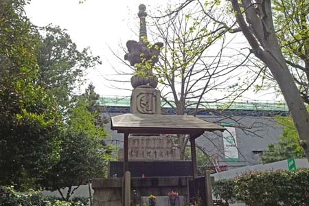 横浜市鶴見区・総持寺の宝篋印塔