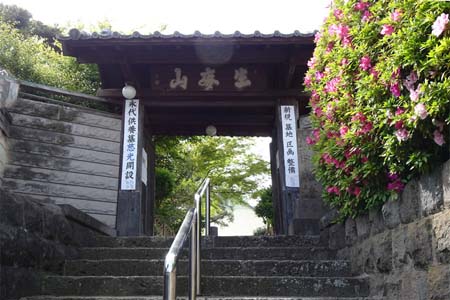 横浜市鶴見区・龍泉寺の山門