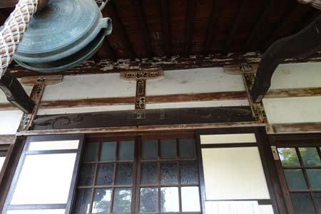 横浜市鶴見区・龍泉寺の本堂に千社札