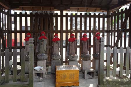 横浜市鶴見区・安養寺の六地蔵