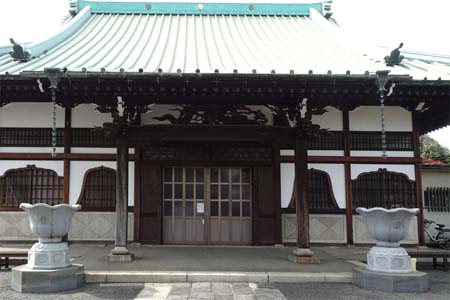横浜市鶴見区・安養寺の本堂