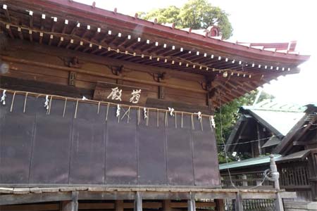 横浜市鶴見区・生麦杉山神社の舞殿