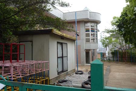 横浜市神奈川区・一之宮神社の石段途中に保育園