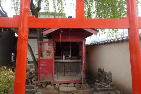 秩父市・慈眼寺の稲荷社