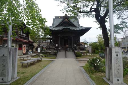 秩父市・慈眼寺の境内