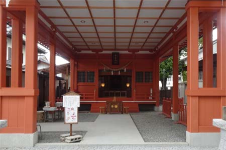 秩父市・秩父今宮神社の朱塗りの社殿