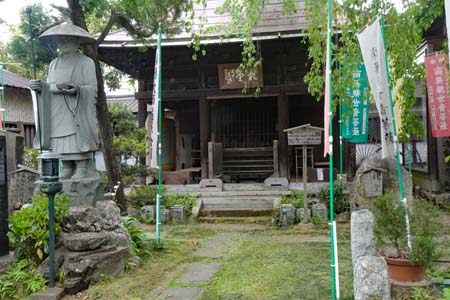 秩父市・西光寺の礼堂前に弘法大師