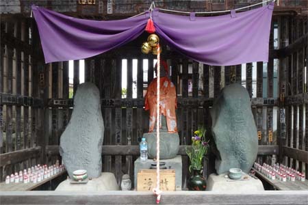 秩父市・定林寺の供養塔