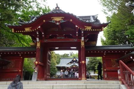秩父市・秩父神社の朱塗り神門