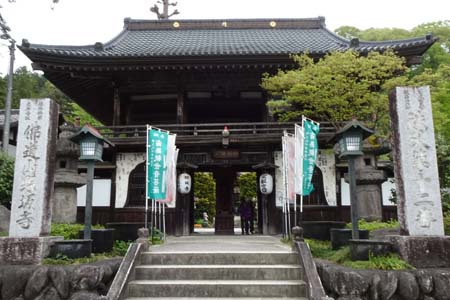 秩父市・野坂寺の楼門造りの山門