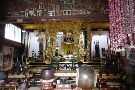 秩父市・神門寺の本堂の内部