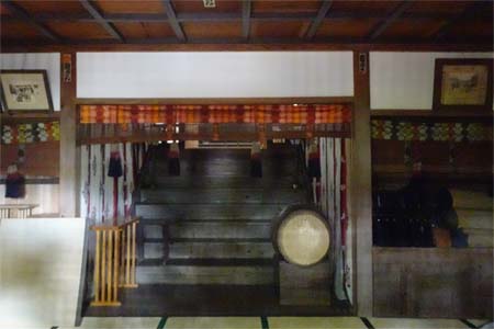秩父市・愛宕神社の拝殿