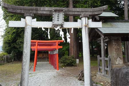 秩父市・愛宕神社の稲荷社の石鳥居